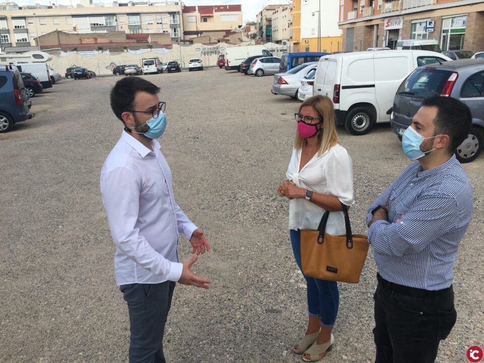 Petrer acondiciona un solar municipal como parking para 50 vehículos en la avenida de Madrid