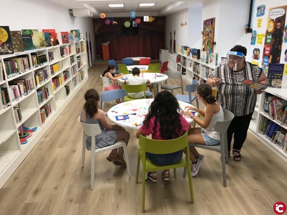 446 xiquets gaudeixen de les activitats de la Biblioteca Tirisiti durant l'estiu