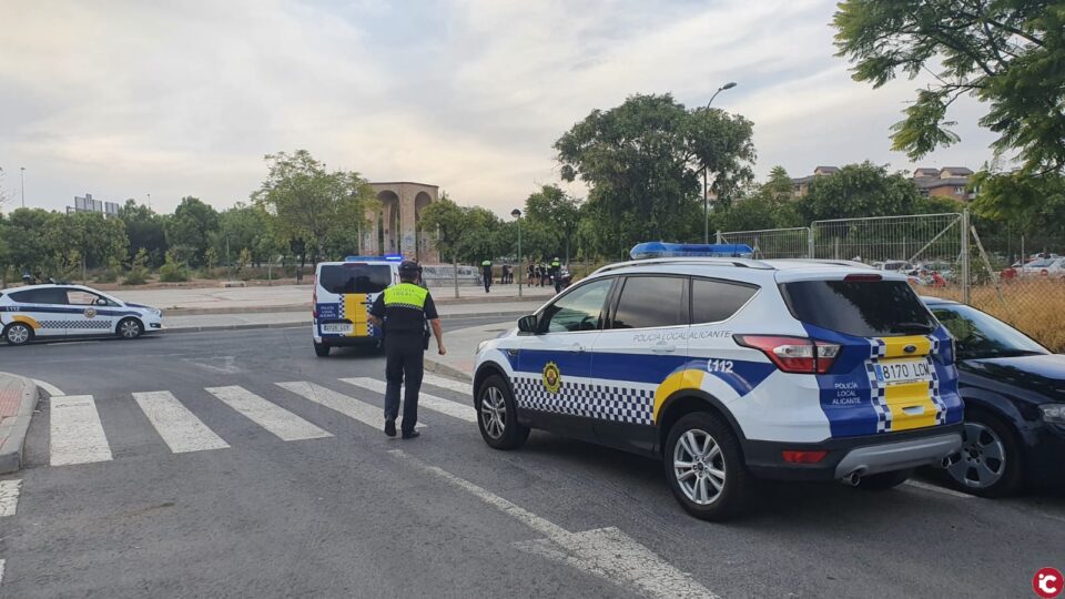 La Policía Local disuelve y sanciona a grupos de jóvenes reunidos sin mascarillas
