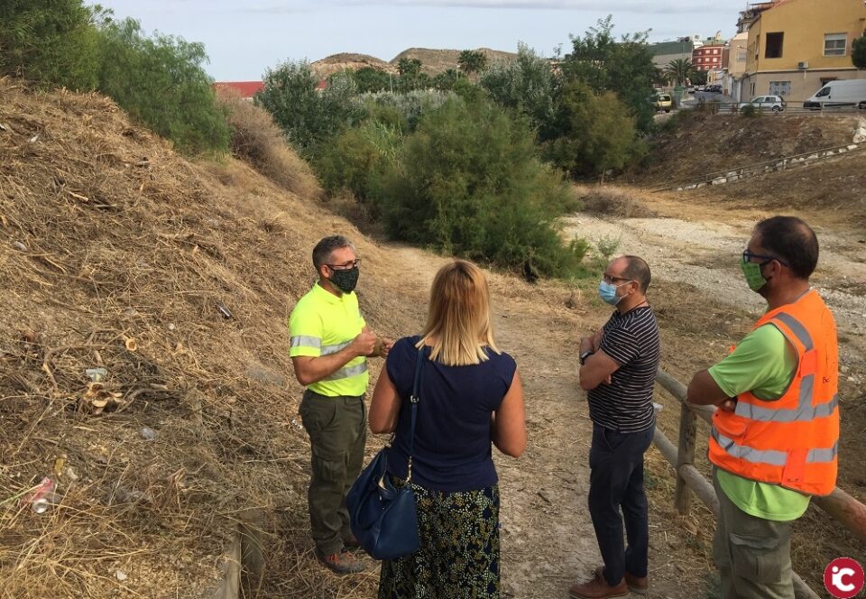 Petrer realiza una actuación extraordinaria en los más de 15.000 m² de la Rambla de Puça desde el Puente del Guirney hasta el Puente de Felipe V