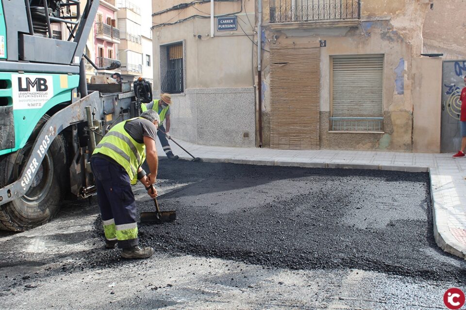 Avanzan las obras de mejora en Travessia y se inician actuaciones en el barrio de La Garrova