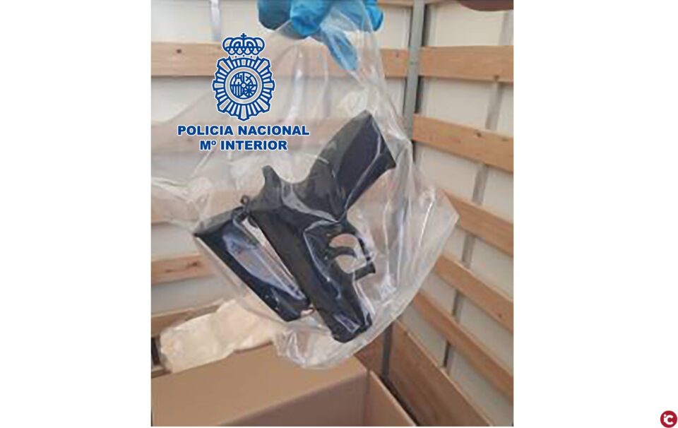 Desarticulado un grupo que utilizaba una infraestructura empresarial de comida india para traficar con armas y distribuir marihuana en Europa