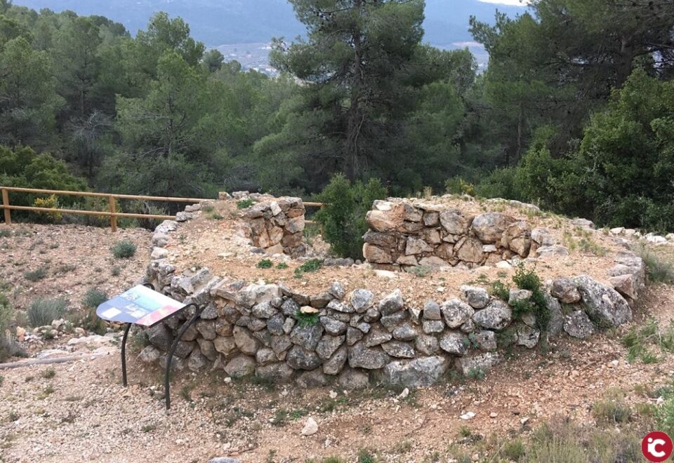 Ibi recupera un horno de cal y un acueducto ubicados en parajes naturales de la localidad