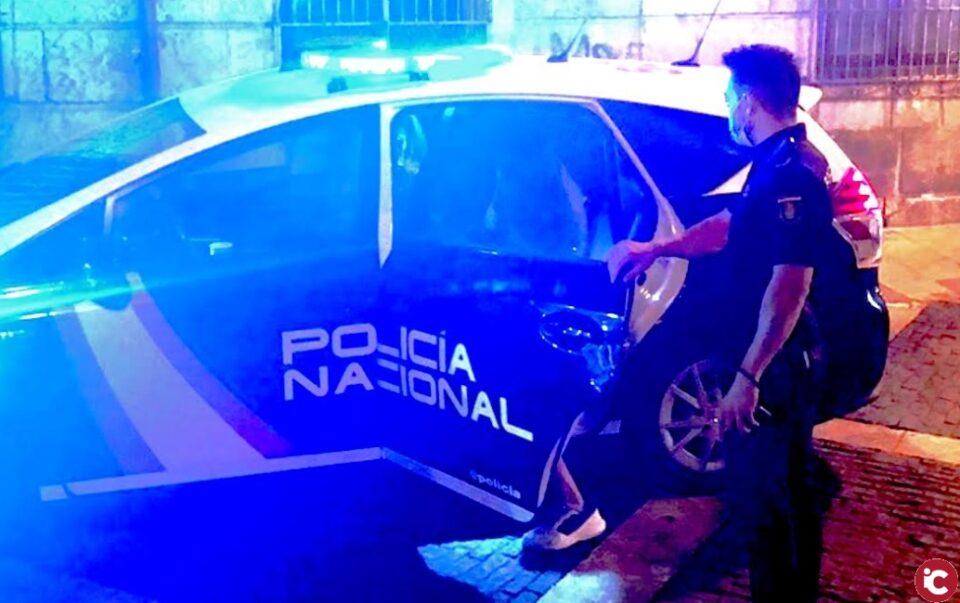 La Policía Nacional ha detenido a dos personas que se dedicaban a la sustracción de teléfonos móviles en Alicante