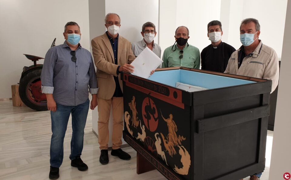 Un grupo de personas amantes del patrimonio de Villena en proceso de constituir oficialmente el grupo Amigos de Santa María