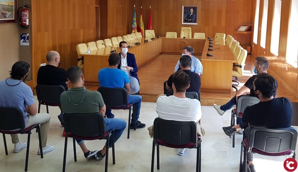 El Ayuntamiento de Elda concede una habilitación temporal a los locales de ocio nocturno para que puedan abrir como bares y cafeterías