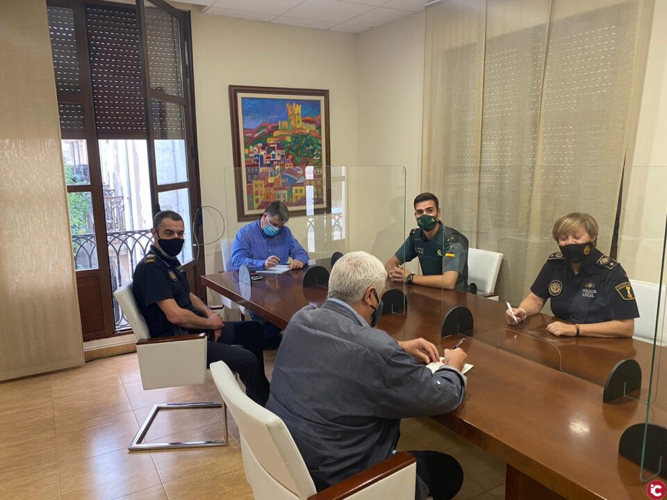 El alcalde y el edil de Seguridad se reúne con el teniente de la Guardia Civil de Villena para analizar aspectos de seguridad ciudadana