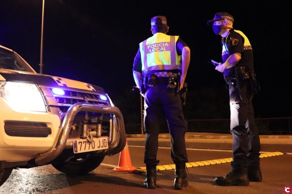 La Policía Local disuelve nueve botellones esta noche organizados por jóvenes en el dispositivo nocturno para hacer frente al Covid en Alicante