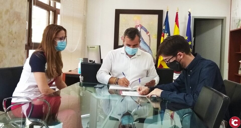 El Ayuntamiento de Aspe firma el convenio de colaboración con la Asociación Ateneo Musical Maestro Gilabert