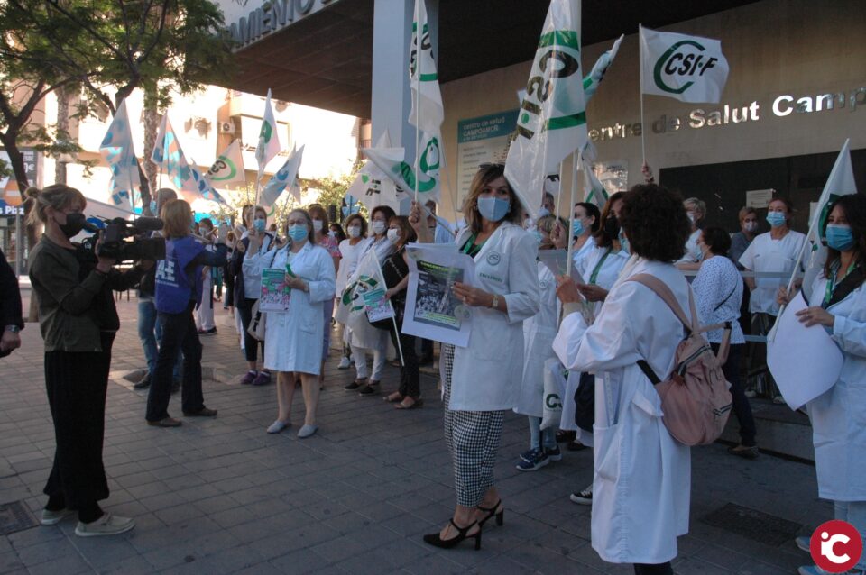 CSIF realiza una concentración para reclamar mejoras en el sistema sanitario y el cumplimiento de las promesas de Sanidad
