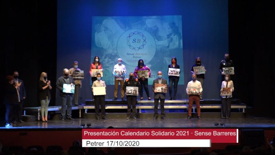 Sense Barreres homenajea a los colectivos que luchan contra la COVID-19 en su calendario solidario 2021