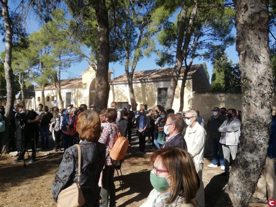 Monóver ret homenatge a les famílies dels 26 afussellats pel franquisme