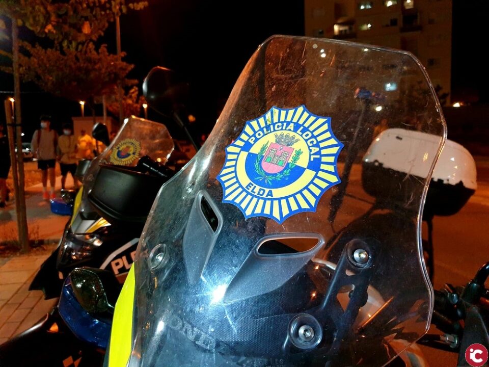 La Policía Local de Elda sanciona a dos locales de ocio por incumplir las normas y desmantela dos fiestas privadas durante el fin de semana