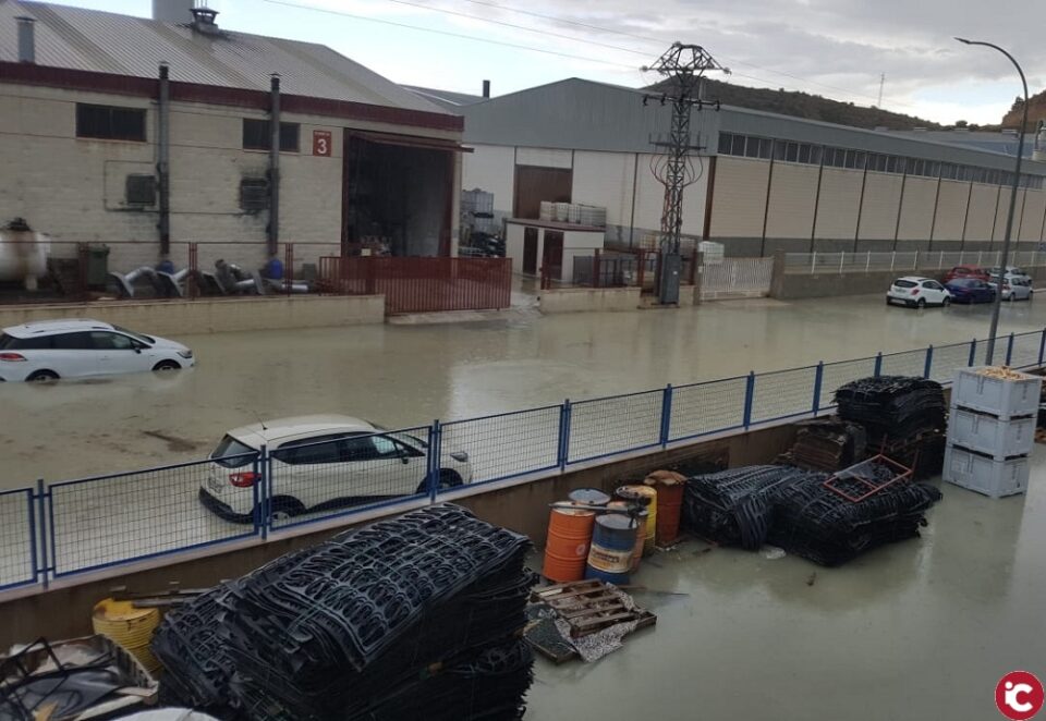 El Ayuntamiento de Aspe realiza trabajos para la prevención de posibles inundaciones en el Polígono Industrial III Hermanas I
