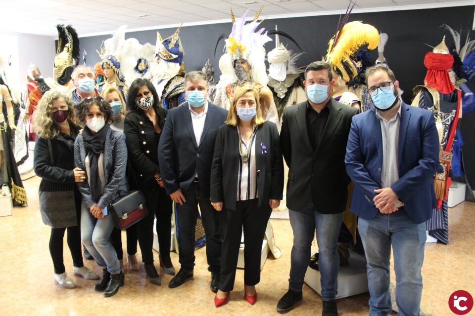 Ayuntamiento y Subdelegación se reúnen con empresarios de la industria de la artesanía de fiestas para reivindicar ayudas específicas para el sector
