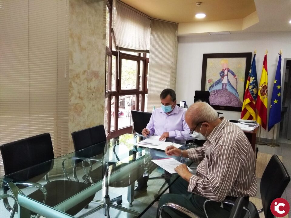 El Ayuntamiento de Aspe firma el convenio con la Plataforma solidaria "Aspe Contra el Hambre"