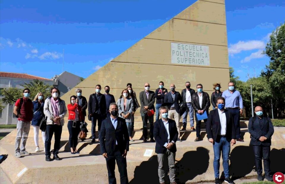Ayuntamientos de la provincia se han reunido hoy en la Universidad de Alicante para conocer los proyectos del Centro de Inteligencia Digital