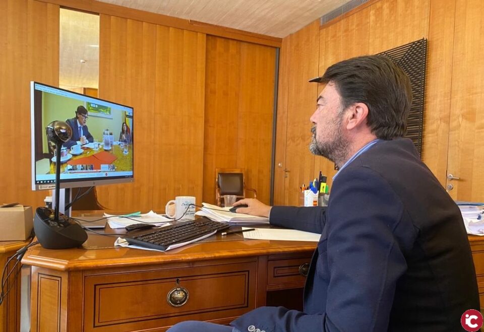 Barcala se reúne con los ministros Illa y Darias y critica que no se hayan dado ayudas a los ayuntamientos para hacer frente a la pandemia