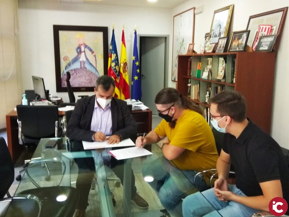 El Ayuntamiento de Aspe firma el convenio de colaboración con la Asociación Musical La Esperanza