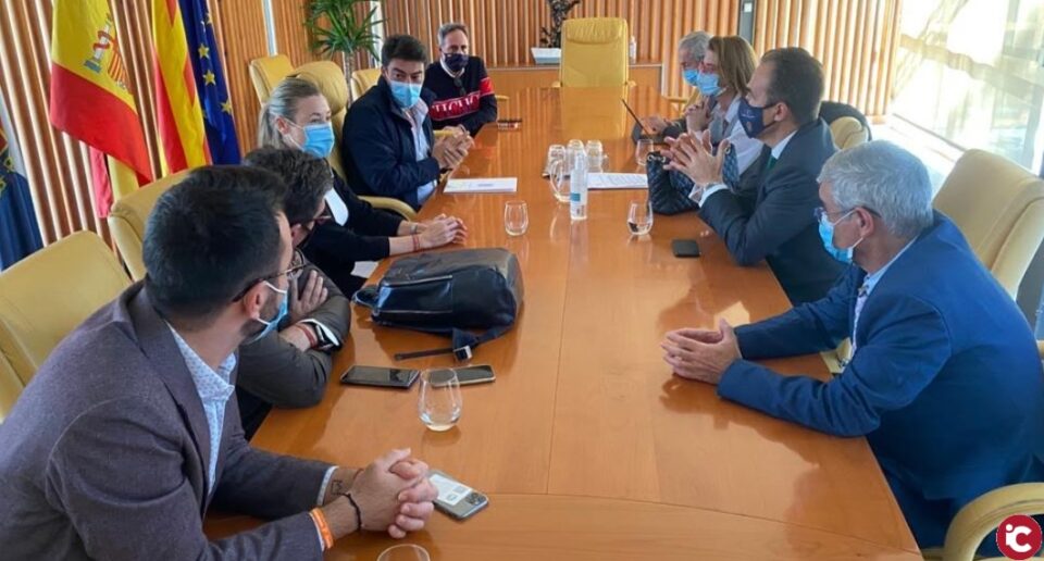 El alcalde firma el decreto para la concesión de un millón de euros de nuevas ayudas al comercio y hostelería por la Covid