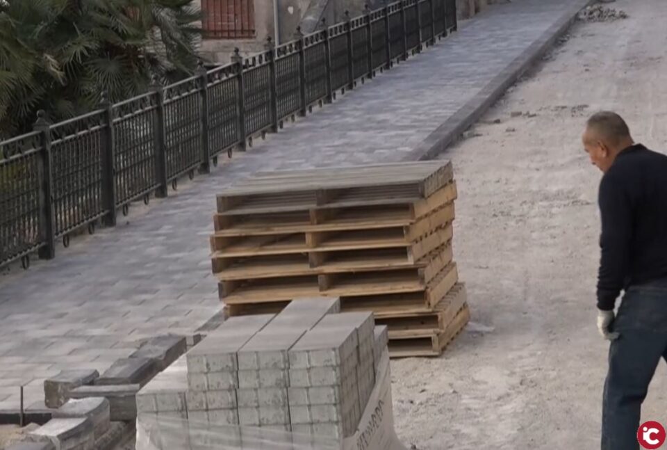 Comencen les obres per adequar el carrer Costera del Gurugú i el seu entorn