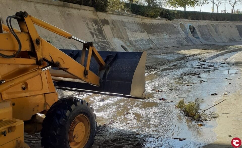 El Ayuntamiento de Elda y Fobesa realizan una nueva limpieza del cauce del río Vinalopó y retiran cerca de 4 toneladas de enseres y basura