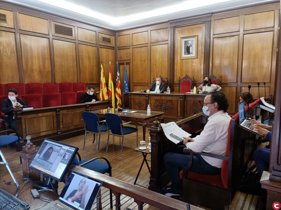 Alcoi celebra el seu primer ple completament inclusiu per a les persones sordes