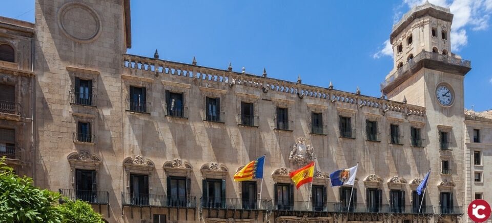 El Ayuntamiento compra una Autobomba Urbana Ligera para los bomberos del SPEIS con una inversión de 382.084 euros