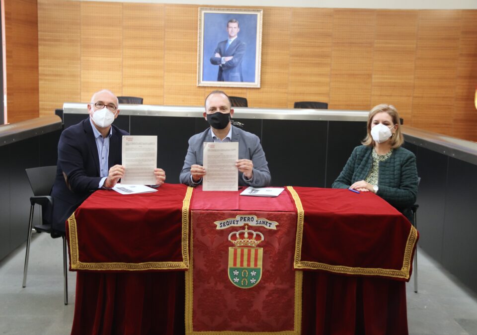 El Ayuntamiento firma con la Generalitat el convenio para la cesión del derecho de tanteo y retracto en materia de vivienda