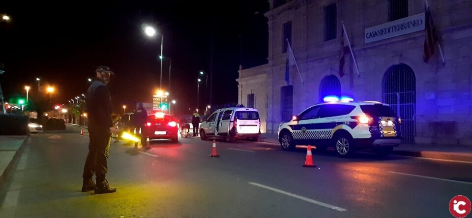 La Policía Local de Alicante desaloja una fiesta en un local de ocio con personas bailando y sin mascarillas en el casco antiguo y lo sanciona con una infracción grave que podría llegar a los 30.000