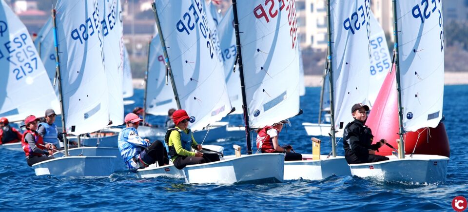 Intenso fin de semana de competición para los equipos de regatas del CN Campello