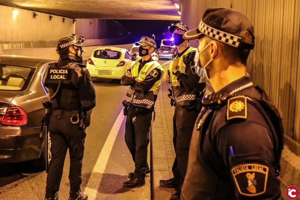 La Policía Local cierra el operativo del fin de semana con 105 denuncias por desobediencia más de la mitad incumpliendo el toque de queda en Alicante