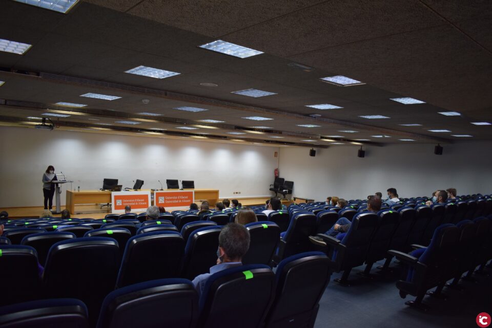 Amparo Navarro ofrece al estudiantado la garantía de no consumir convocatoria en caso de no presentarse y una fijación de ocho plazos para el abono de la matrícula