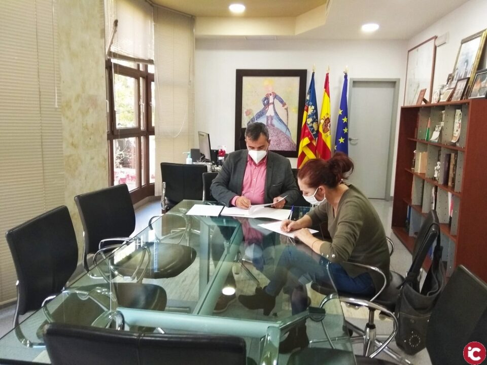 El Ayuntamiento de Aspe firma por primera vez la colaboración de 3.000 euros con la Asociación enfermos mentales Iguales