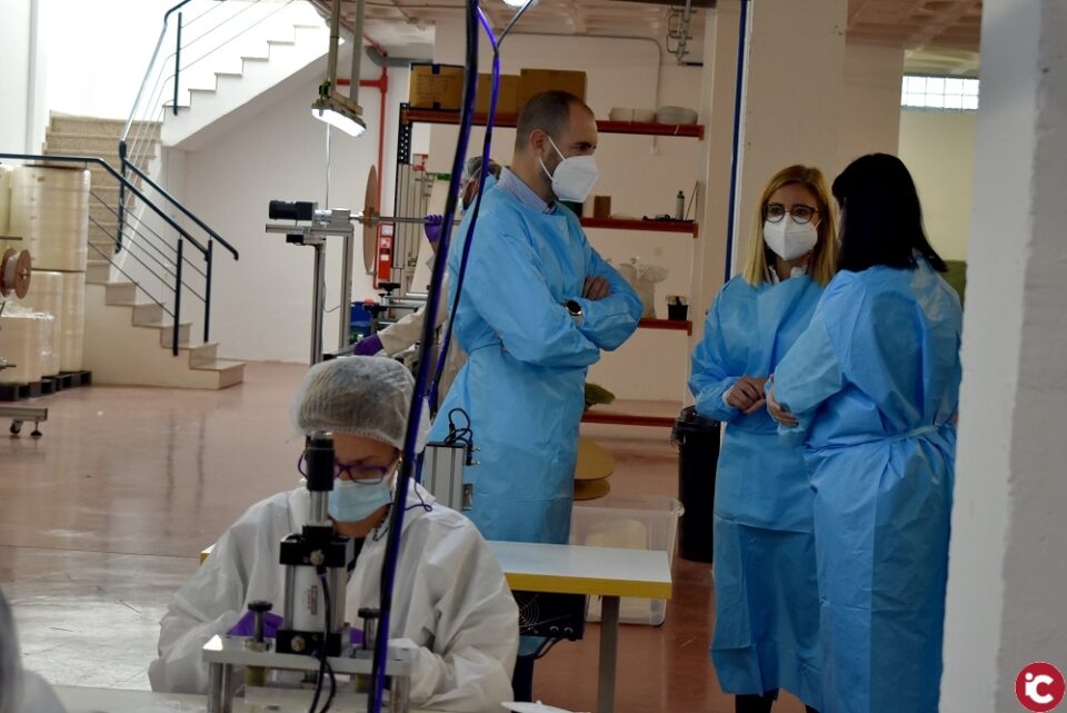 Una empresa marroquinera de Petrer pone en marcha una fábrica de mascarillas con 15 nuevos trabajadores