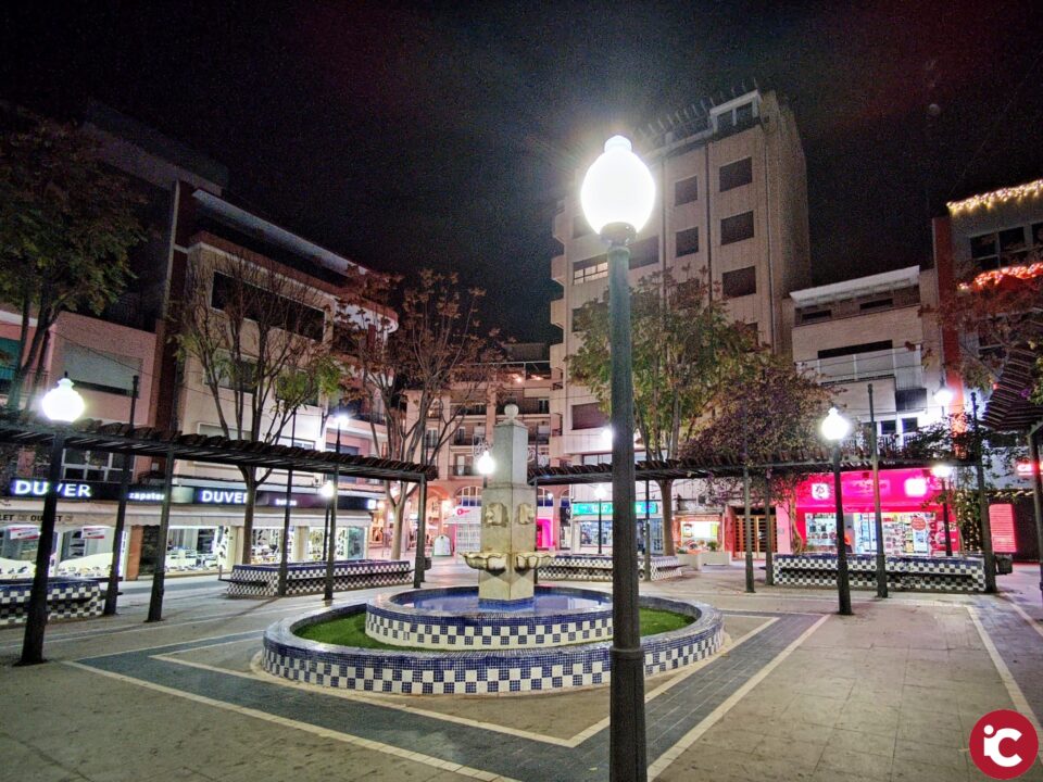 El Ayuntamiento de Elda instala más de 50 luminarias de tipo LED en la Plaza Sagasta y el parque Adolfo Suárez