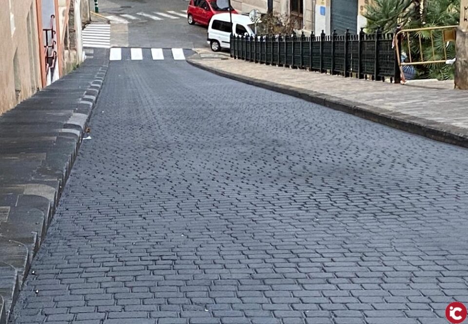 Finalitzen les obres per adequar el carrer Costera del Gurugú i el seu entorn