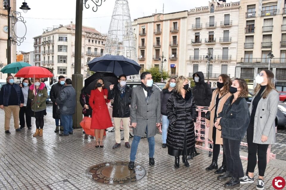 Ja està en la façana de lAjuntament el cartell de la CXXXVI Cavalcada dels Reis Mags