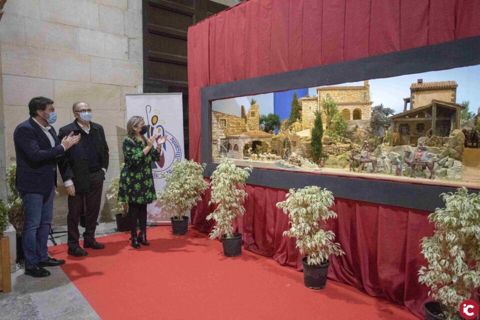 El Belén Municipal del zaguán del Ayuntamiento sorprende con una capilla con la imagen de la Santa Faz