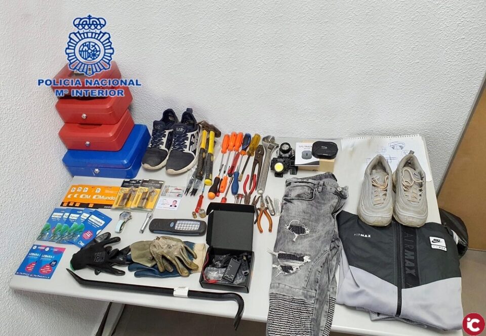 La Policía Nacional ha desmantelado un grupo criminal responsable de haber cometido siete robos con fuerza en establecimiento y uno en interior de domicilio