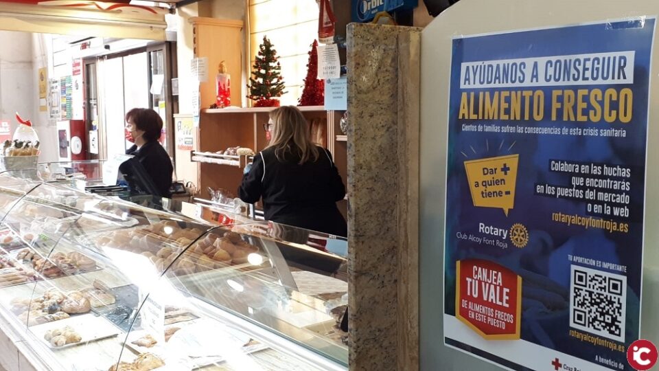 Más de 30 familias acceden a la iniciativa de alimento fresco de Rotary Club Alcoy Font Roja