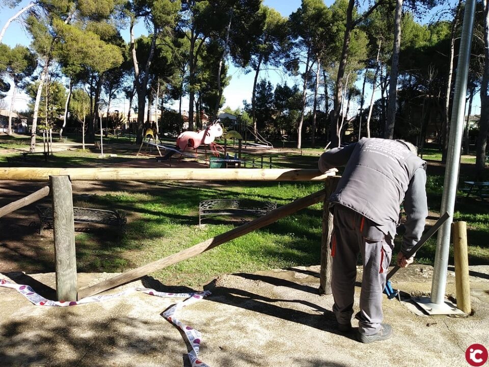 Los alumnos del Taller de Empleo de Carpintería terminan la reparación del vallado de Las Virtudes