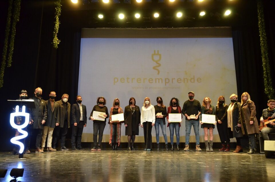 Un proyecto ecológico de reutilización de bibicletas se alza con el primer premio de mejor proyecto de Petreremprende en fase de idea