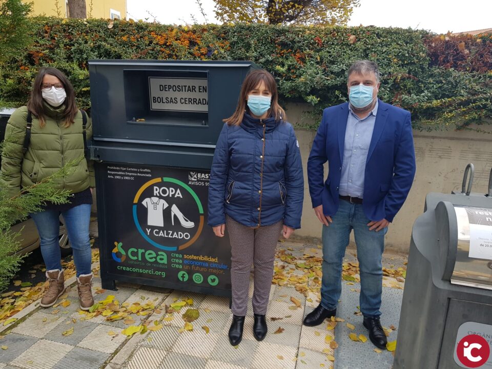 El servicio de recogida selectiva de residuos textiles del Consorcio CREA ya está en marcha