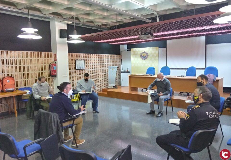 FGV y el Ayuntamiento mantienen una reunión para coordinar un simulacro de arrollamiento en el apeadero de la Universidad