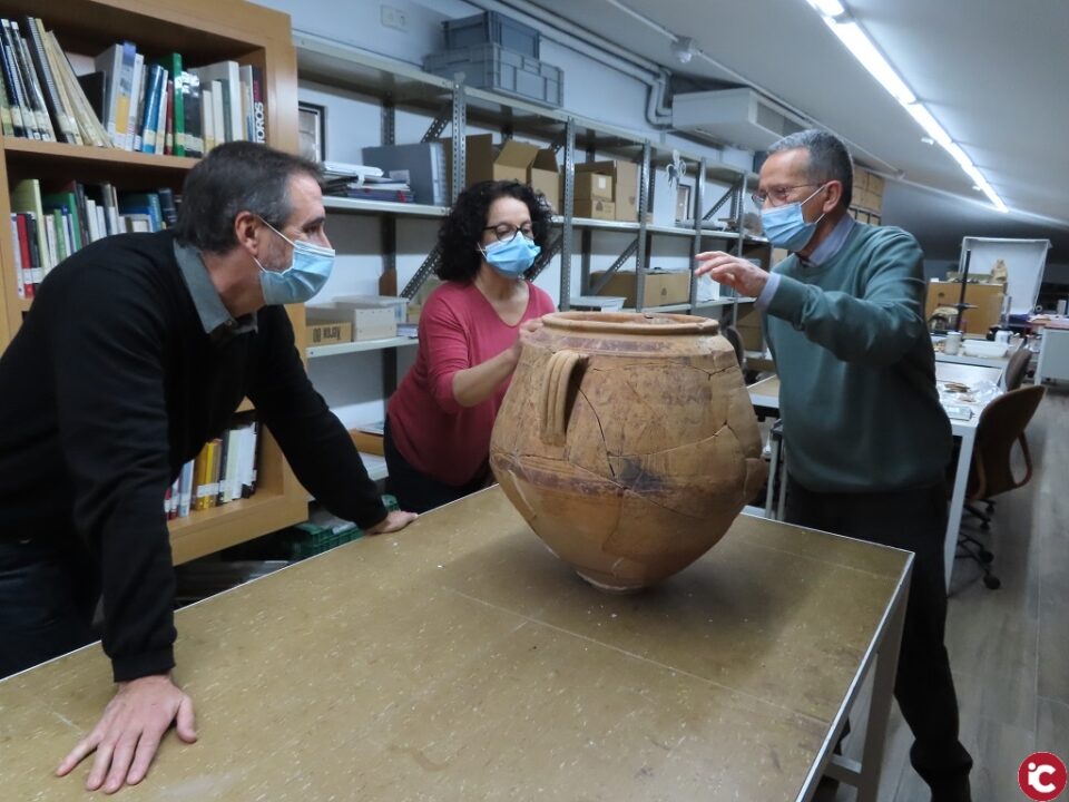 Es troba un excepcional vas decorat al poblat ibèric del Cabeçó de Mariola