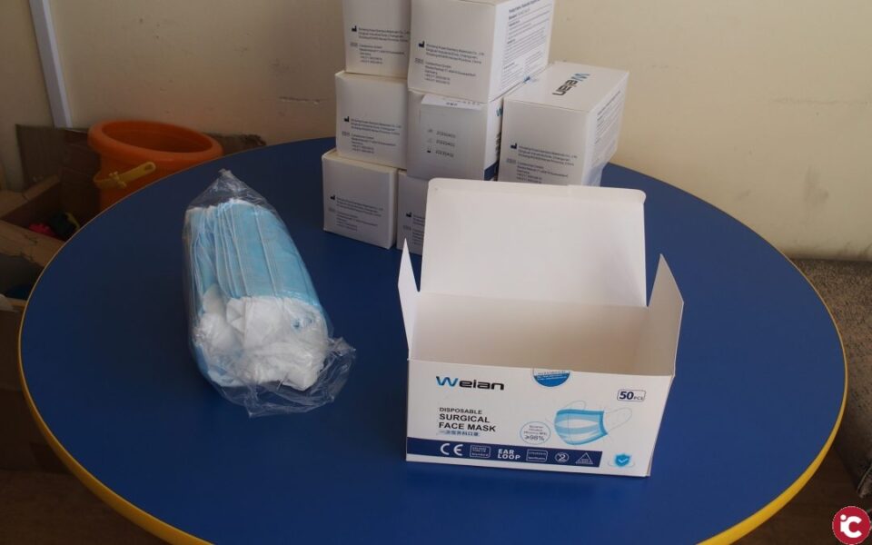 Educación distribuye 6.500 mascarillas entre docentes de los centros educativos
