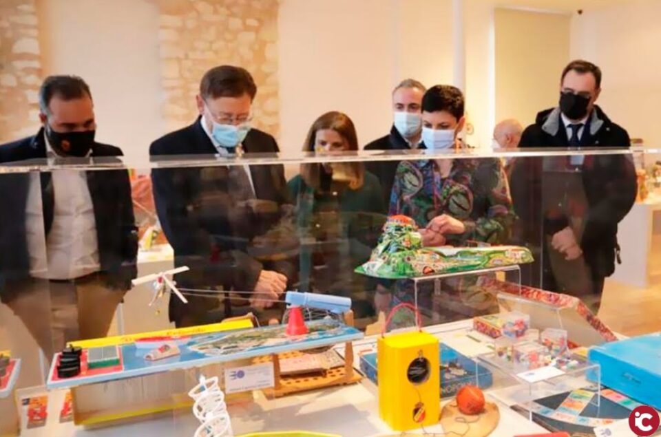 Ximo Puig anuncia en Ibi una inversión para la Casa de los Reyes Magos y cursos de formación impartidos por AIJU