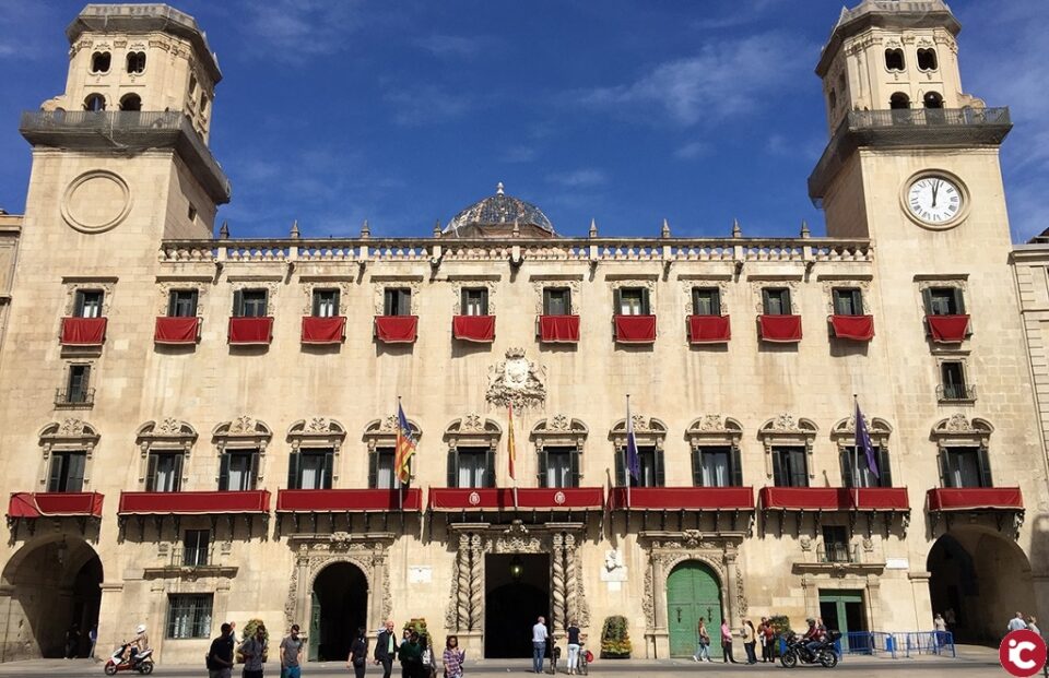 El Ayuntamiento extenderá en dos años el contenedor marrón de residuos orgánicos a toda la ciudad