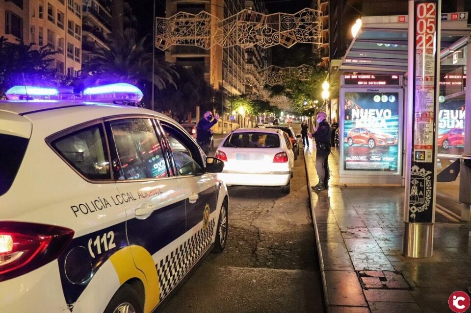 La Policía Local disuelve y denuncia dos fiestas ilegales en locales de ocio incumpliendo el toque de queda
